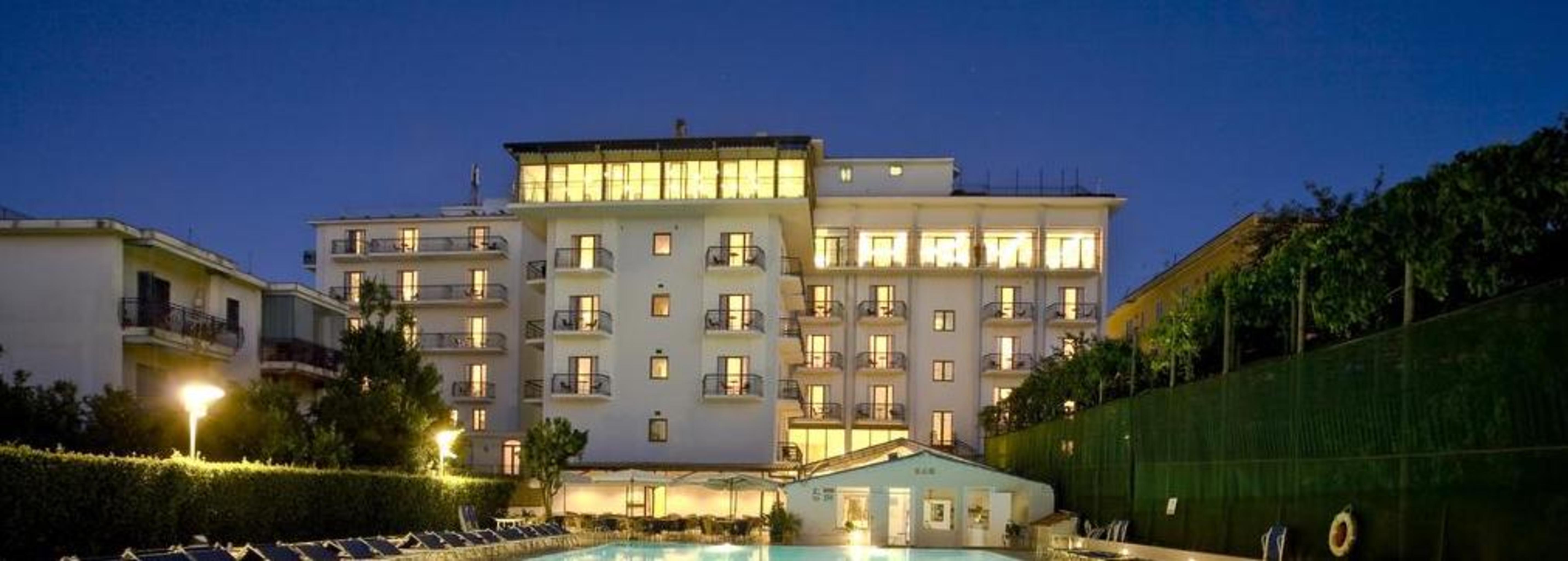 Grand Hotel Flora Sorrento Dış mekan fotoğraf
