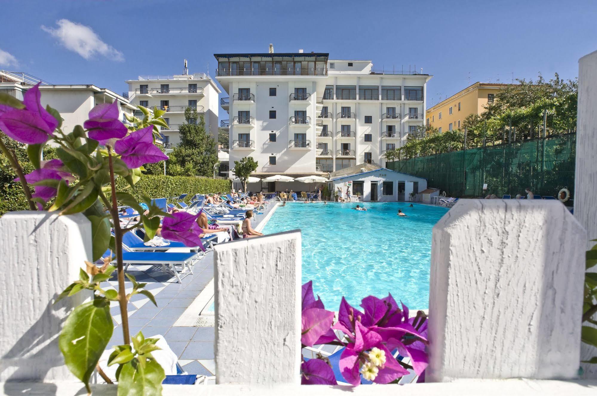 Grand Hotel Flora Sorrento Dış mekan fotoğraf