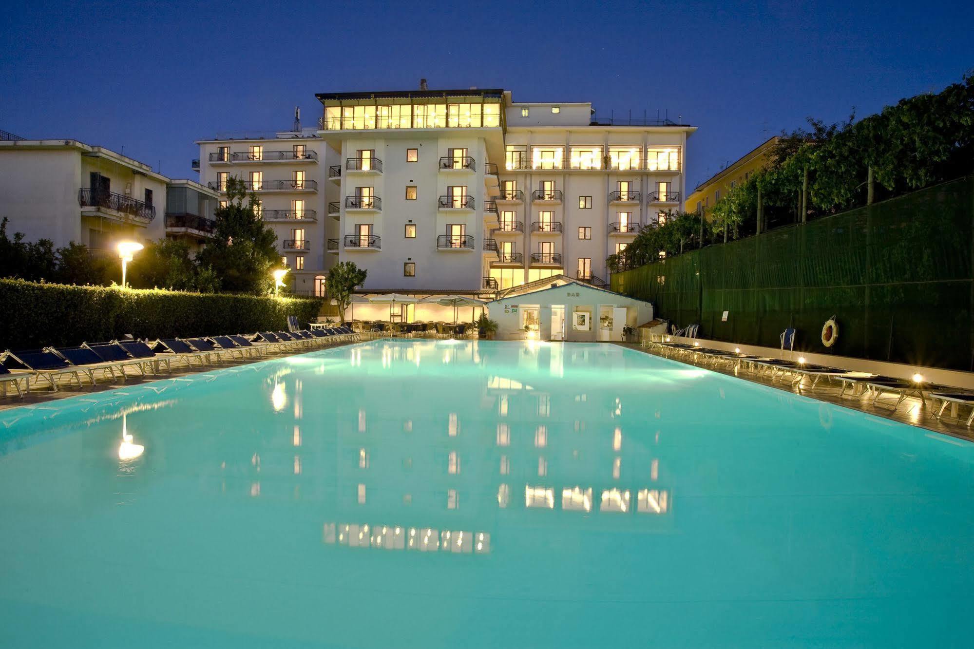 Grand Hotel Flora Sorrento Dış mekan fotoğraf