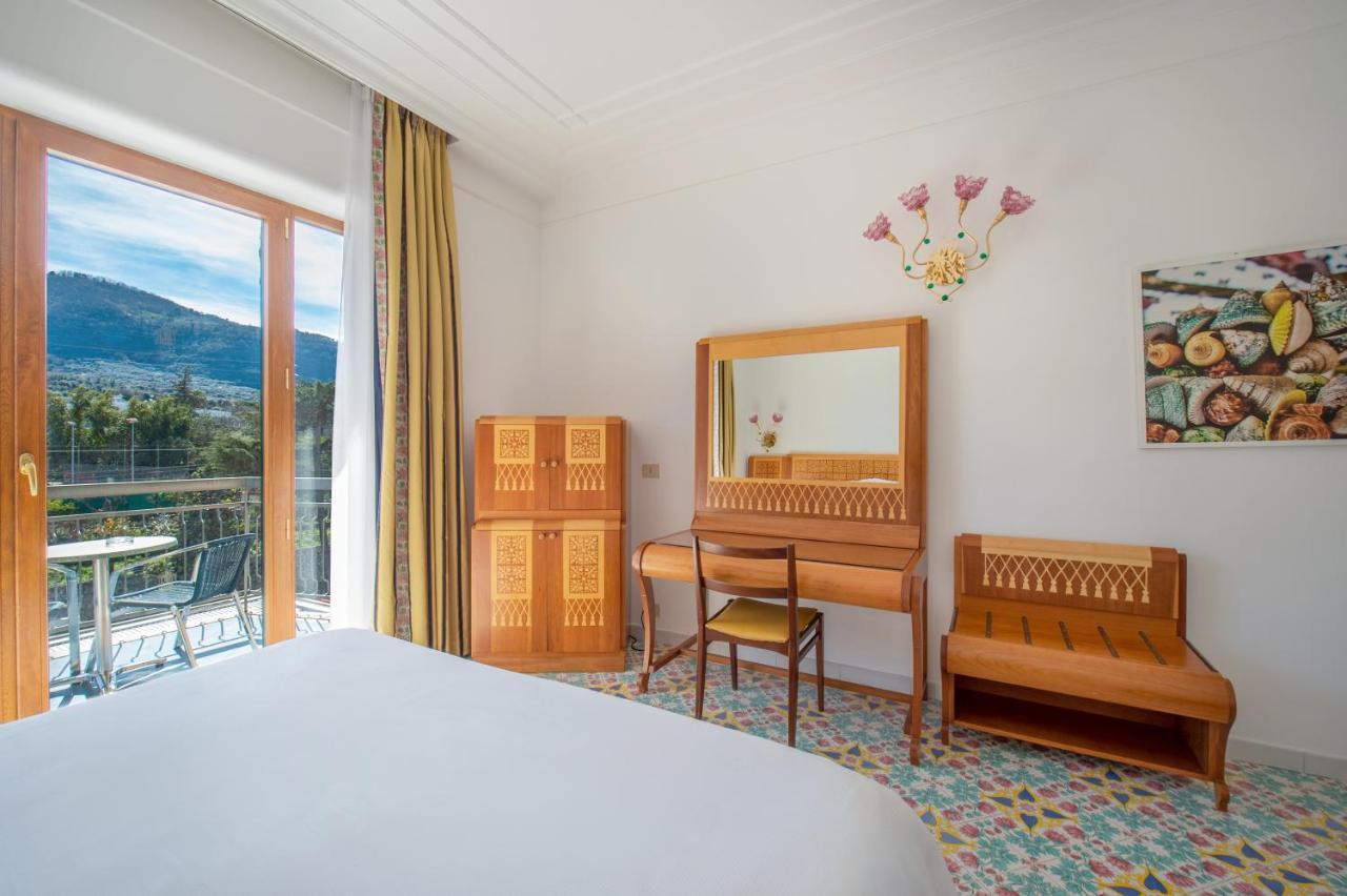 Grand Hotel Flora Sorrento Dış mekan fotoğraf